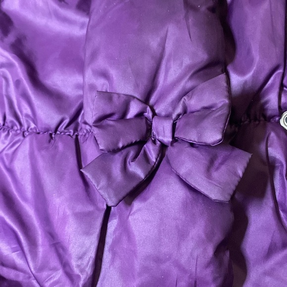 Calvin Klein puffer vest for girls - Picture 2 of 11